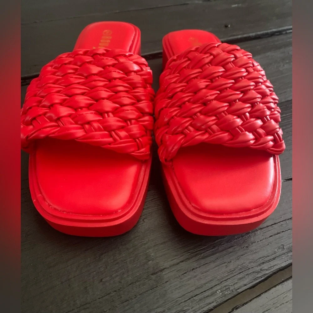 ❤️❤️ Rouge Helium Red Rubber Heel Flip flop❤️❤️NWT